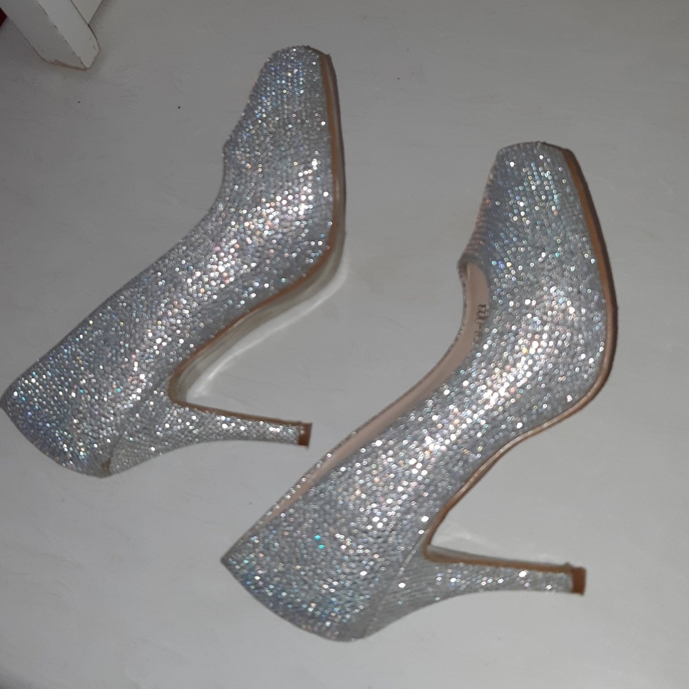 Heels - Picture 5 of 7